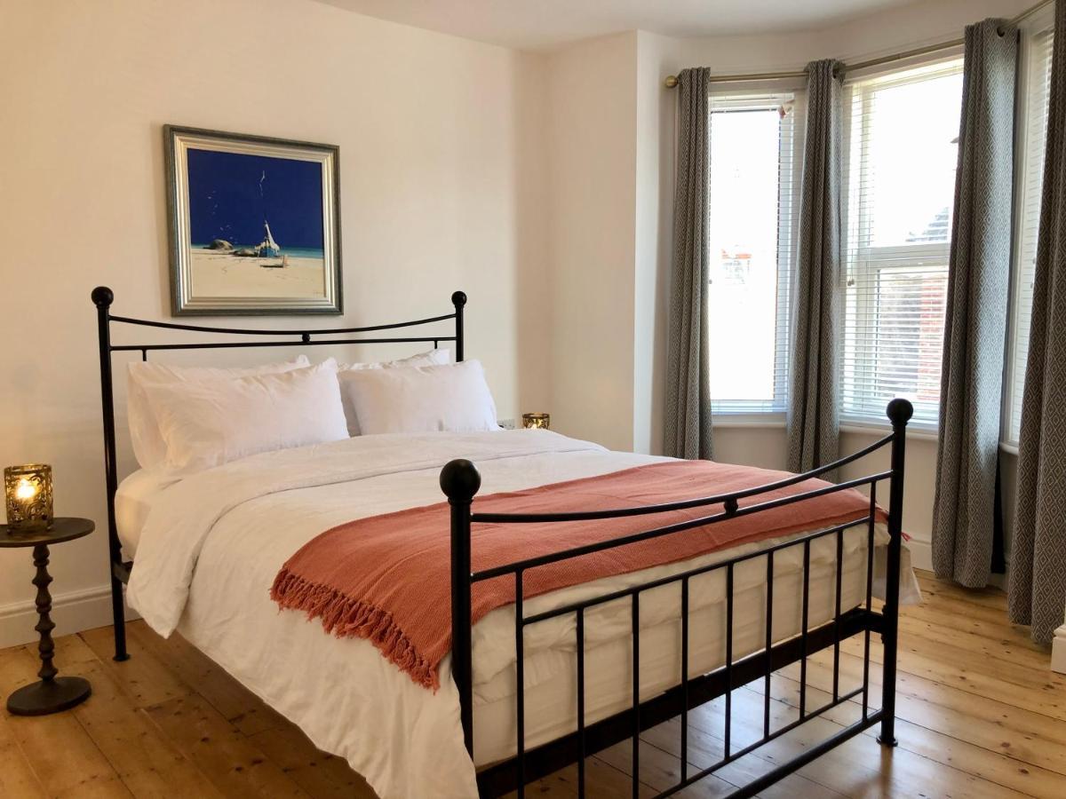 House With Parking, Short Stroll To Quay, Shops And Restaurants Villa Poole Bagian luar foto